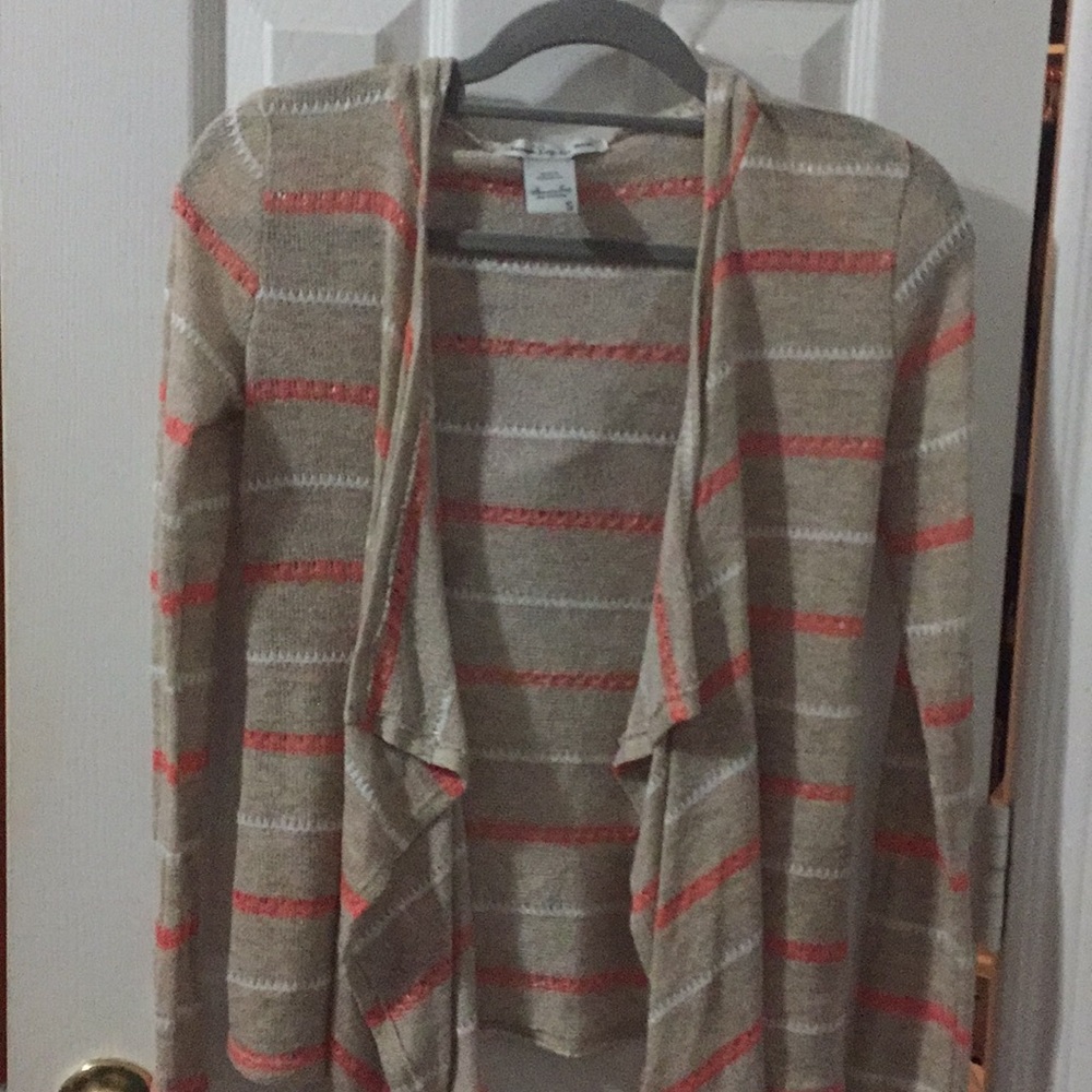 Light sweater with hoodie